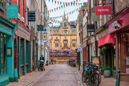 Central, Stunning 2 Bed Apartment With Parking! Cambridge  Exterior foto