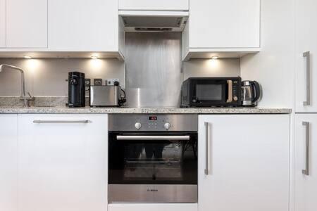 Central, Stunning 2 Bed Apartment With Parking! Cambridge  Exterior foto