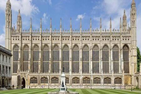 Central, Stunning 2 Bed Apartment With Parking! Cambridge  Exterior foto