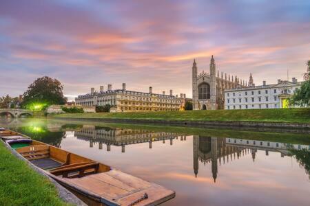Central, Stunning 2 Bed Apartment With Parking! Cambridge  Exterior foto