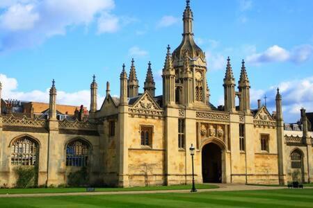 Central, Stunning 2 Bed Apartment With Parking! Cambridge  Exterior foto