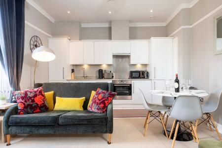 Central, Stunning 2 Bed Apartment With Parking! Cambridge  Exterior foto